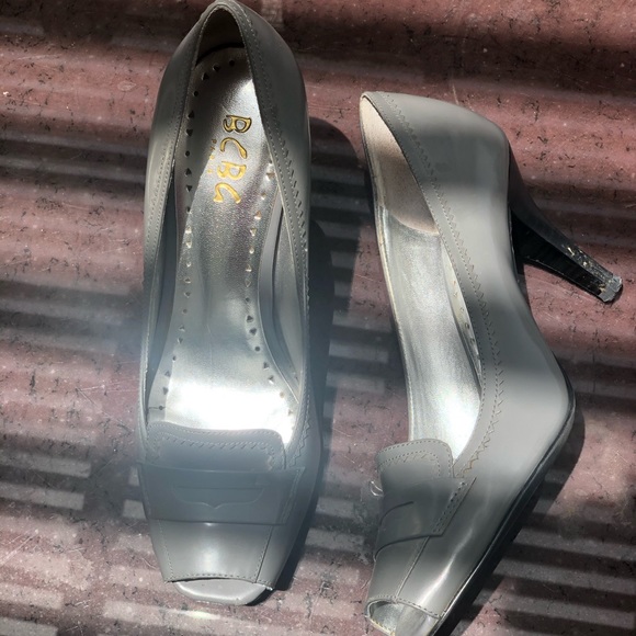 Sliver BCBG heels - Picture 2 of 3